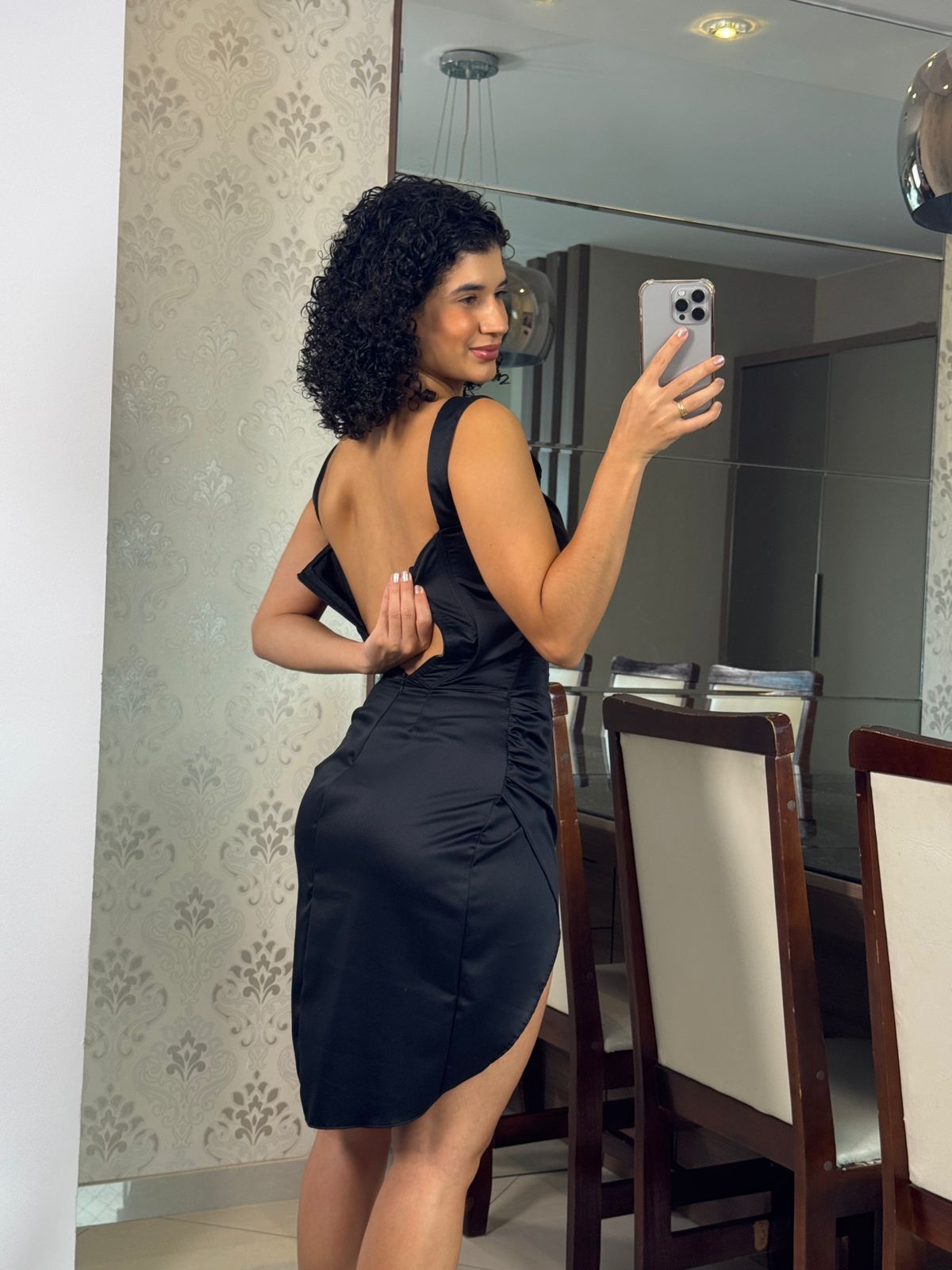 Vestido acetinado preto com barbatana - Padock