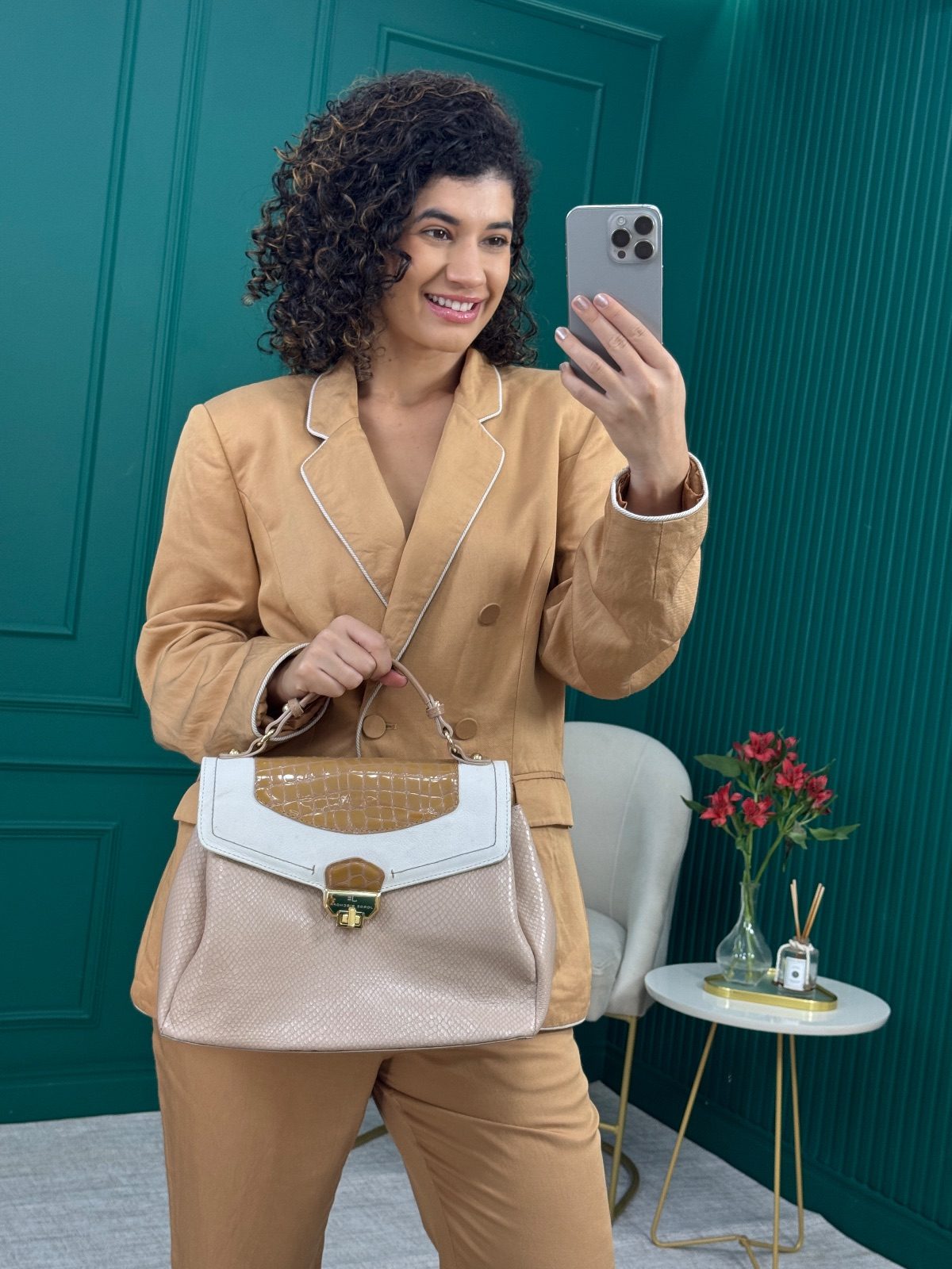 Bolsa Feminina em Couro Textura Cobra e Croco Bege com Off White - Jorge Bischoff
