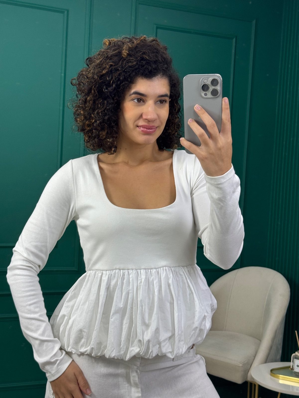 Blusa Manga Longa Branca 100% Algodão com Barra Balonê - Zara