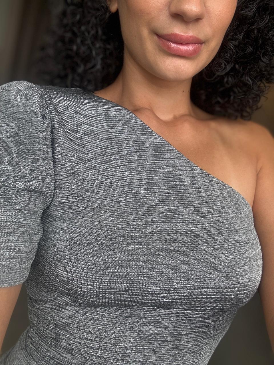 Vestido nula manga prateado com forro no busto - Petit Rosé