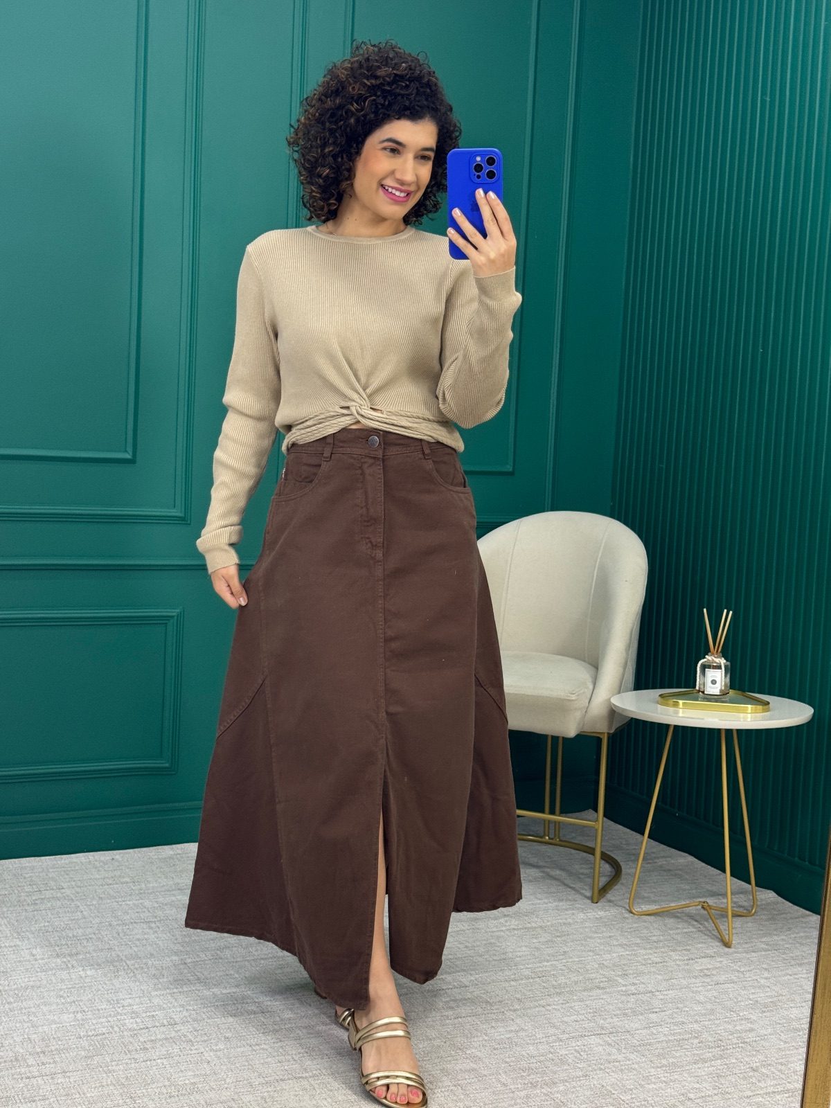 Saia Midi Marrom 100% algodão com Fenda Frontal e Bolsos - Cosh