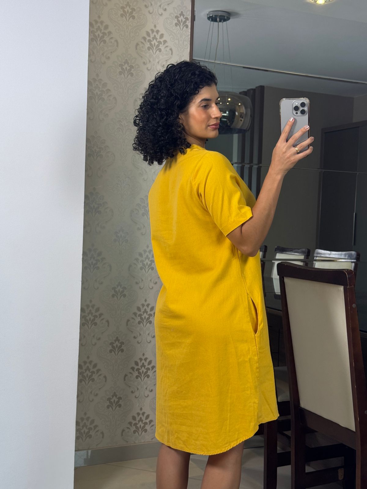 Vestido viscolinho açafrão com botões
