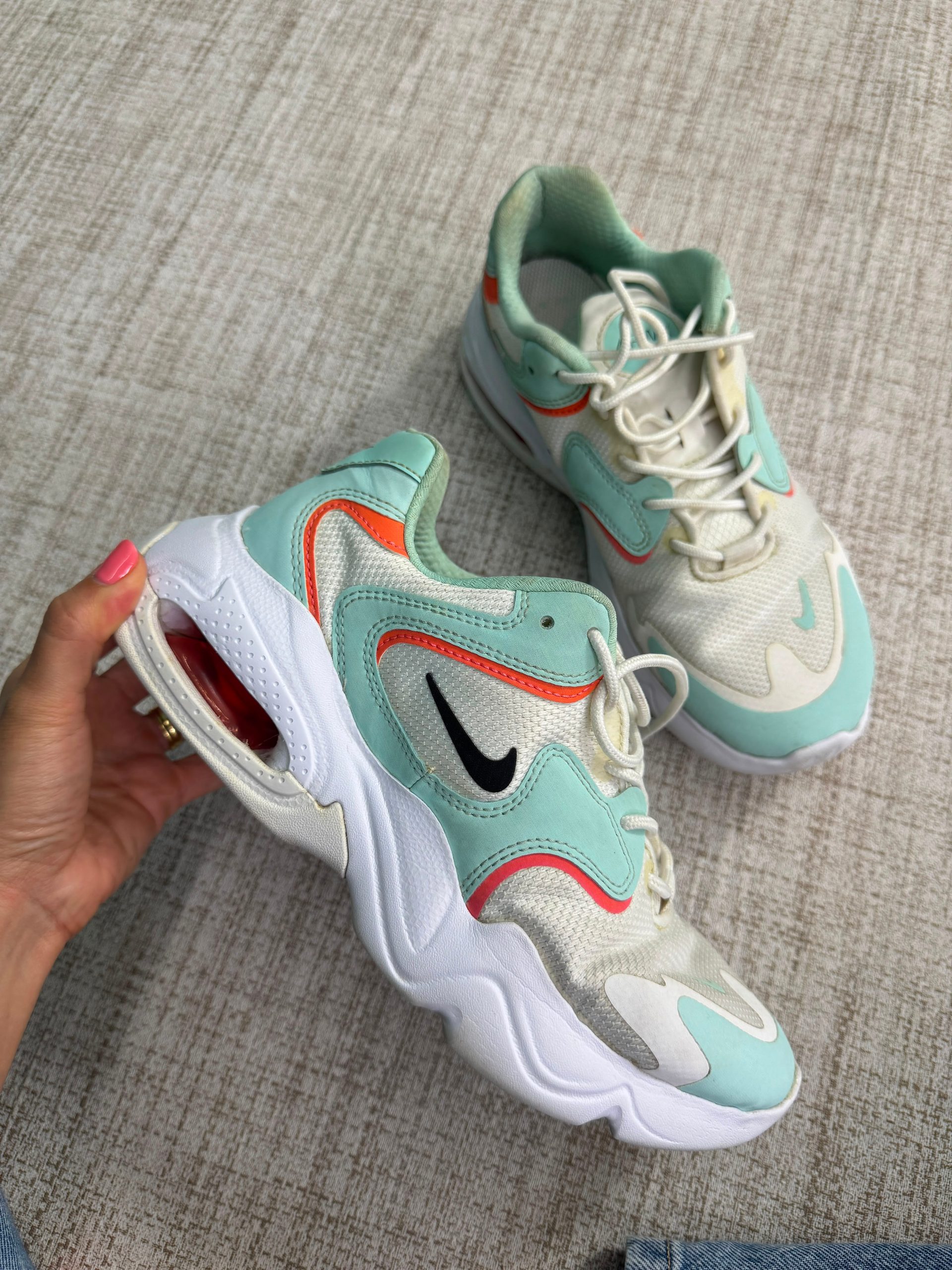 Tênis Air Max Advantage 4 Branco e Verde Menta com Detalhes Laranja - Nike