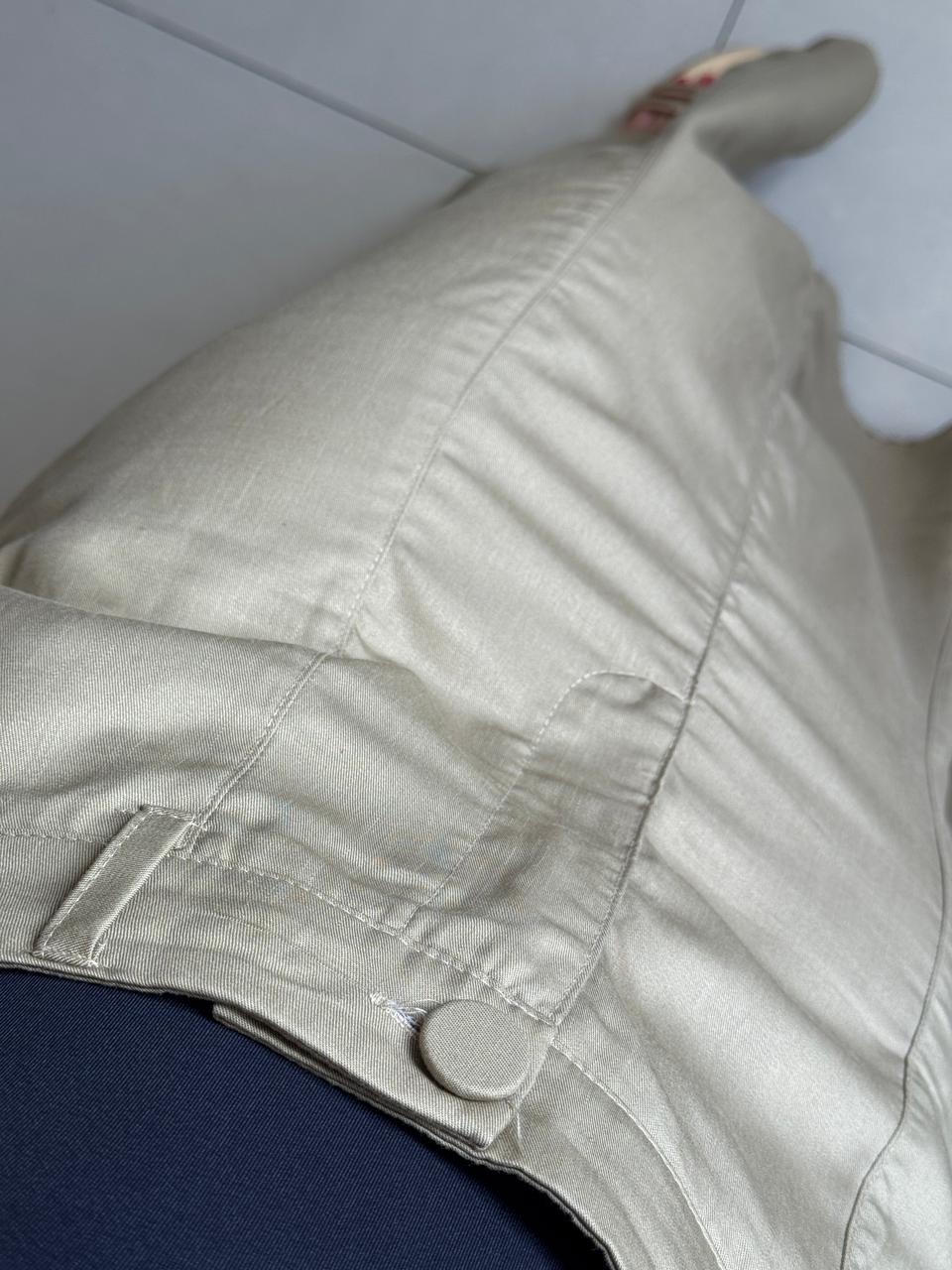 Saia Longa Cáqui 100% Tencel com Friso, Bolsos, Passante e Botão Forrado - Flor de Lis