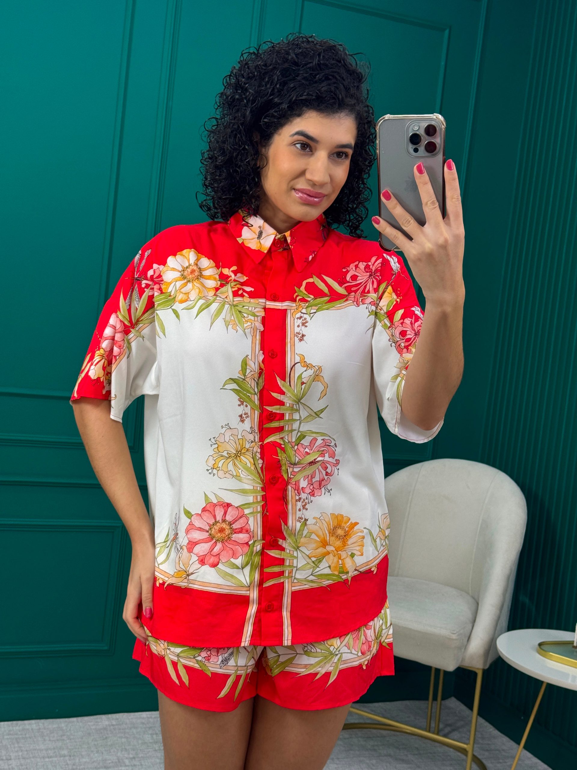 Conjunto de Camisa e Shorts Floral Branco e Vermelho com Forro - DIMY