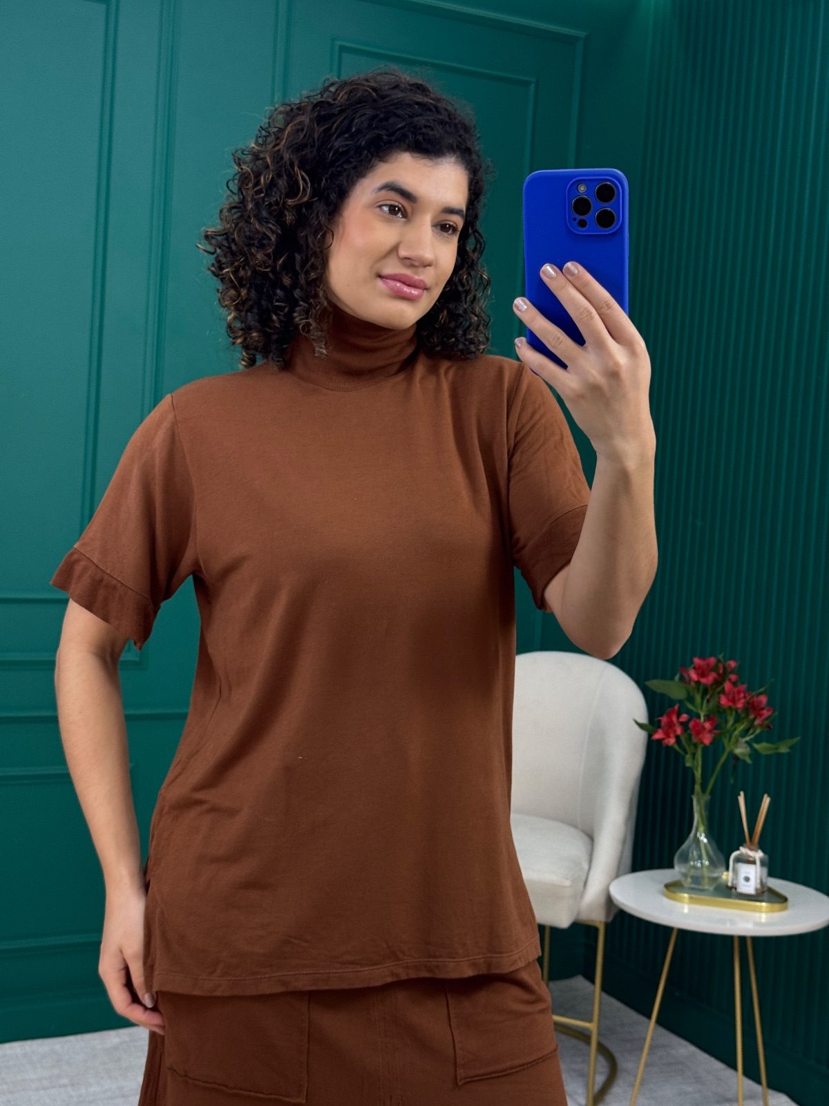 Conjunto malha moletinho Marrom de Blusa Gola Alta e Saia Midi com Bolsos - Scala