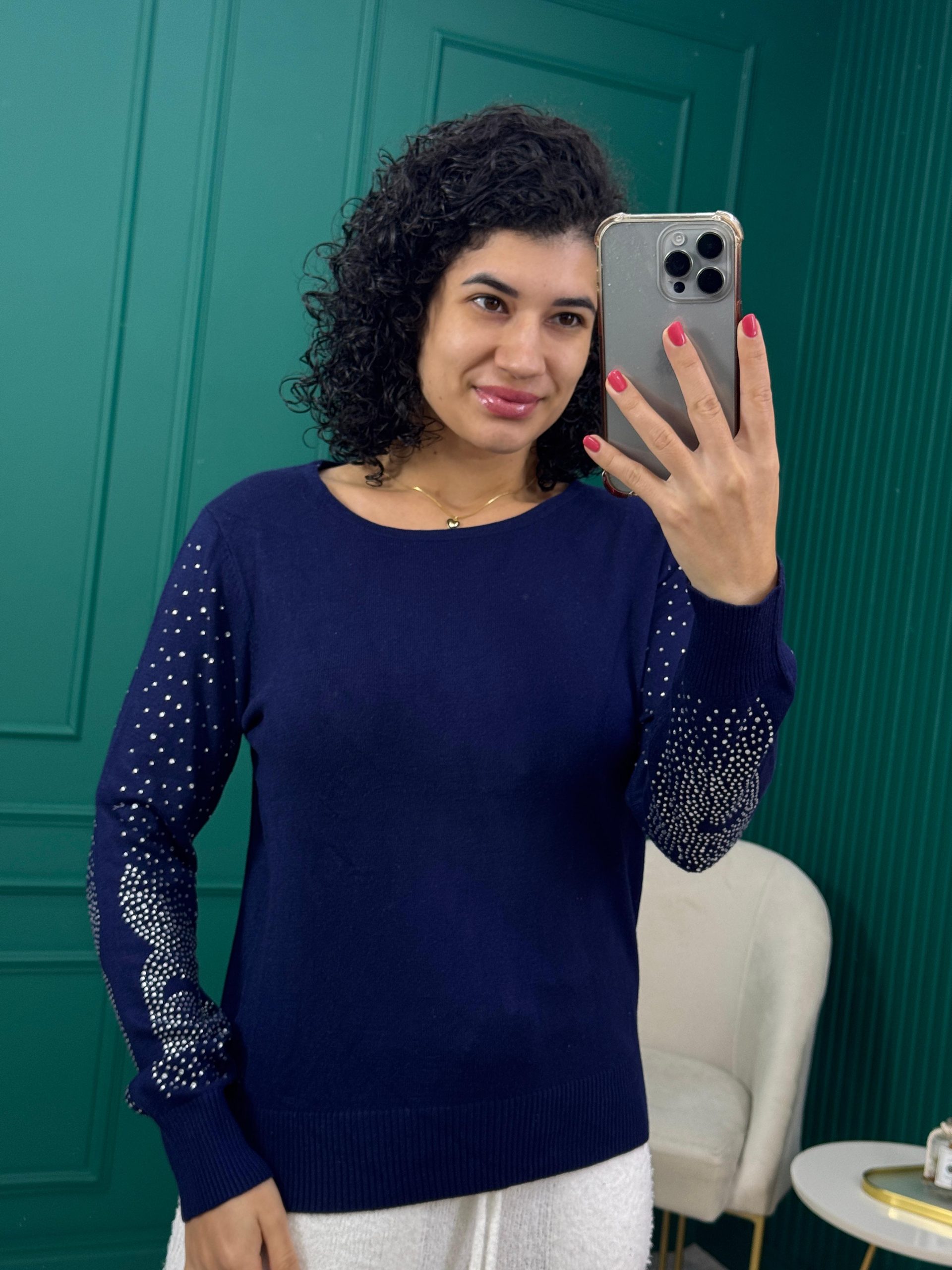 Blusa em Fio Azul Marinho com Strass na Manga - Hiatto