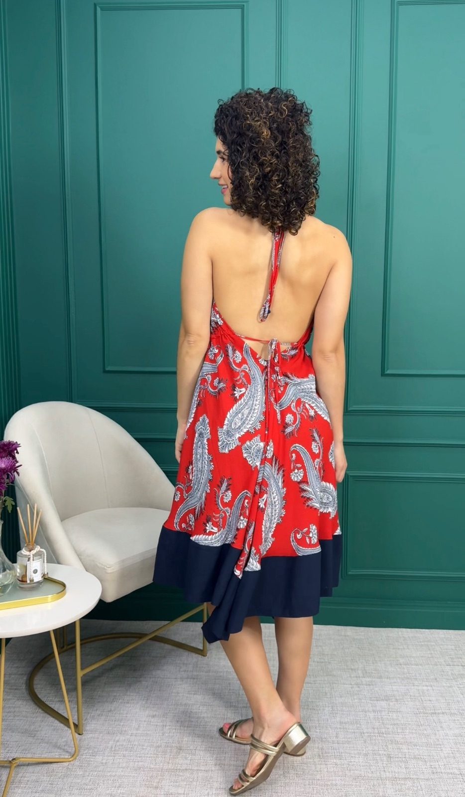Vestido Longo Frente Única Vermelho com Estampa Paisley e Detalhes Pretos - A Collection