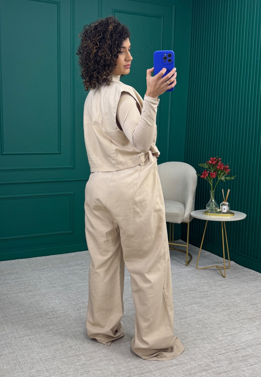 Conjunto de Colete Alfaiataria Cropped e Calça Pantalona Bege em Viscose e Poliéster - Moysa Fashion