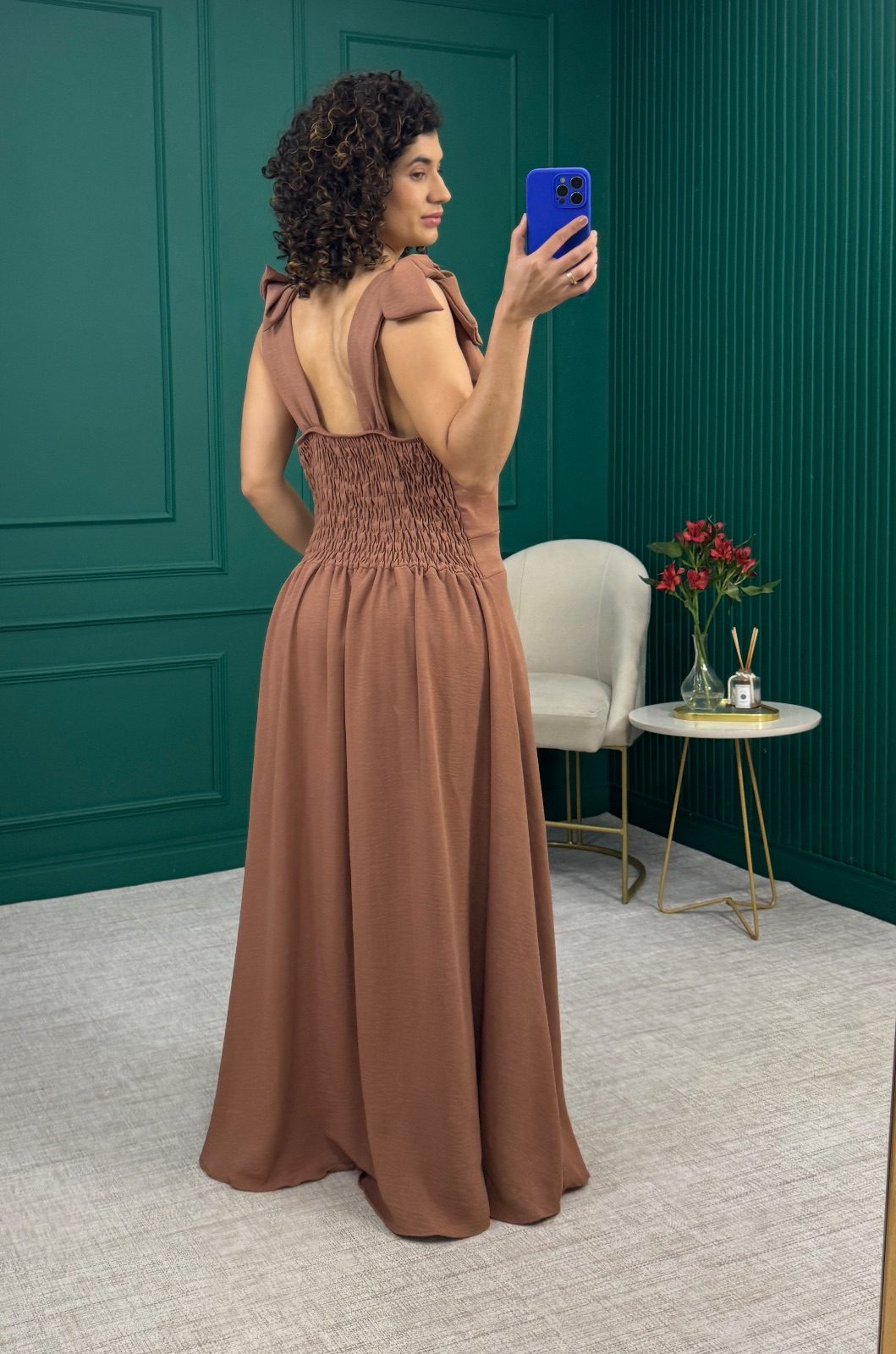 Vestido Longo Marrom com Amarração nos Ombros e Lastex
