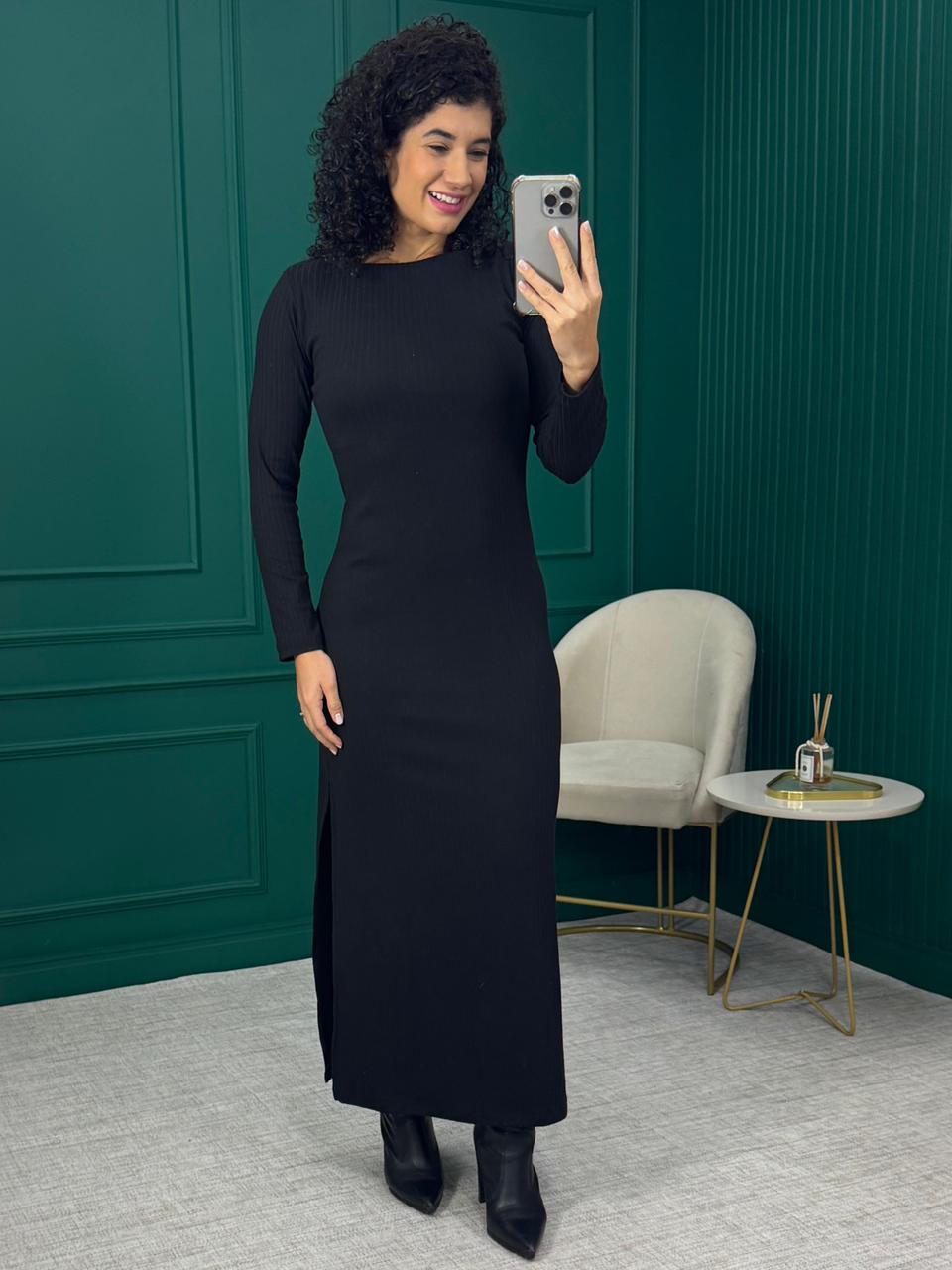 Vestido Longo em Malha Canelada Preta com Fendas Laterais - Anna Torquato