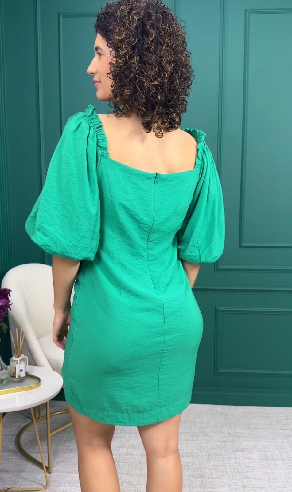 Vestido Curto Verde em Viscose e Poliamida com Manga Bufante e Forro - Chuá
