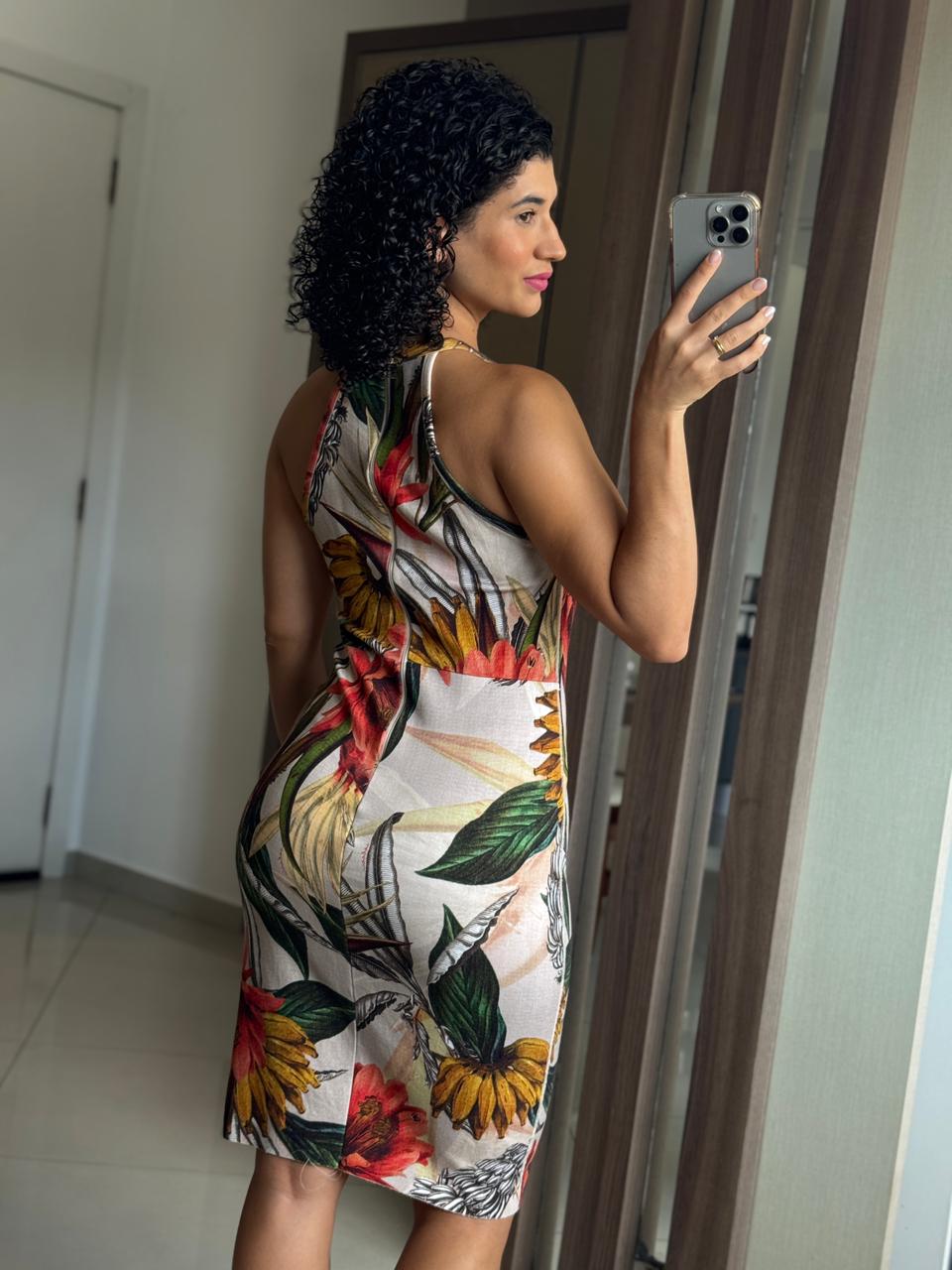 Vestido Tubinho Floral com Bananas, Recortes e Zíper - Colcci