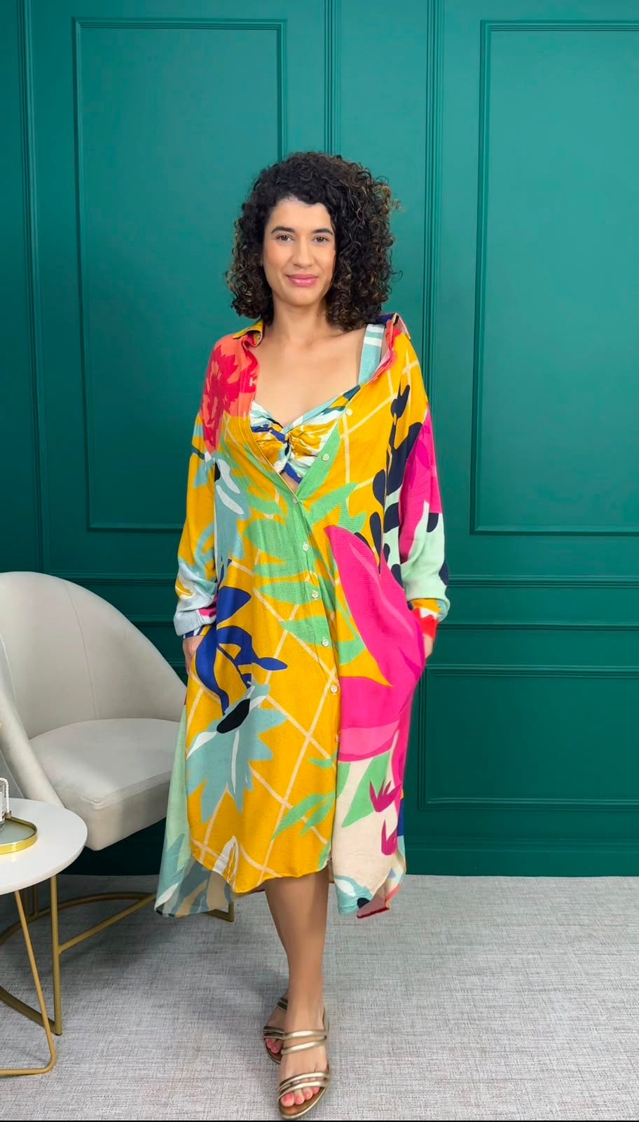 Conjunto Cropped e Camisa Alongada Multicolorida em Viscose Estampa Abstrata - Lala Dubi