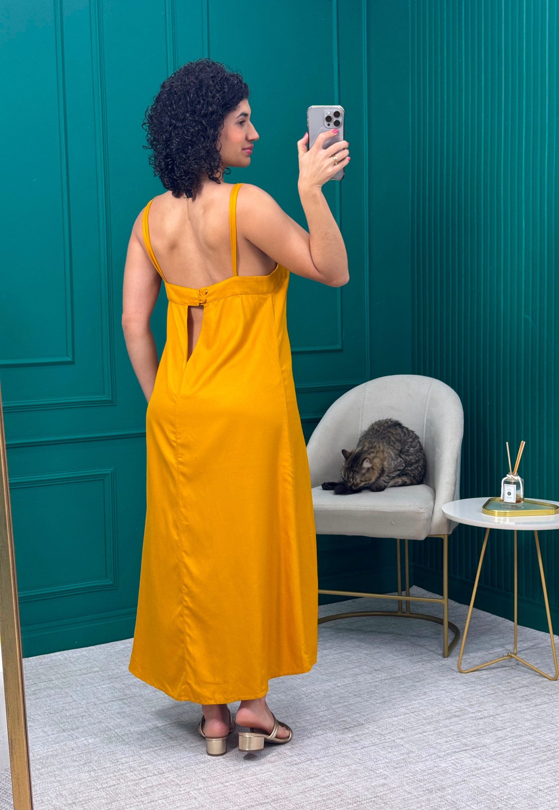 Vestido Midi em Viscose Açafrão com Alças - Maria Filó