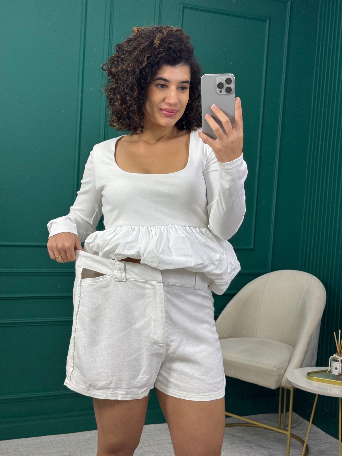 Shorts Branco em Linho e Viscose - ALL IS LOVE