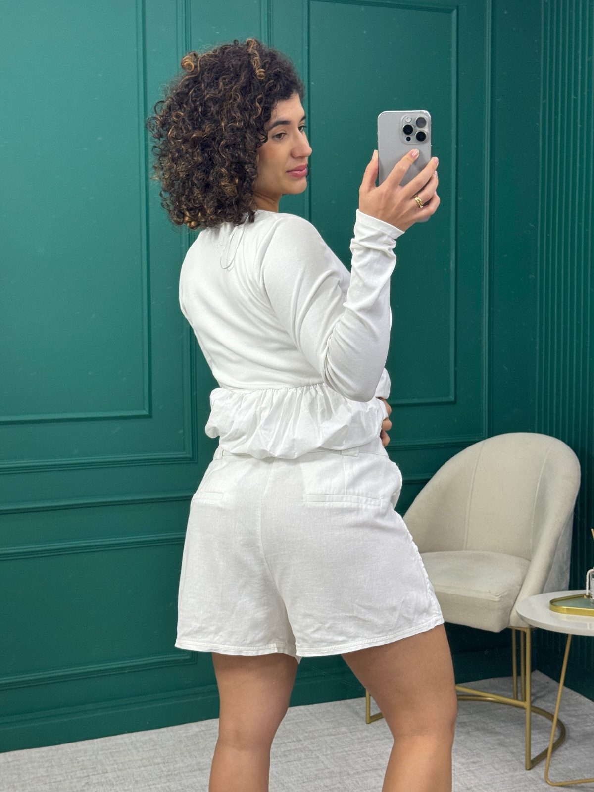 Shorts Branco em Linho e Viscose - ALL IS LOVE
