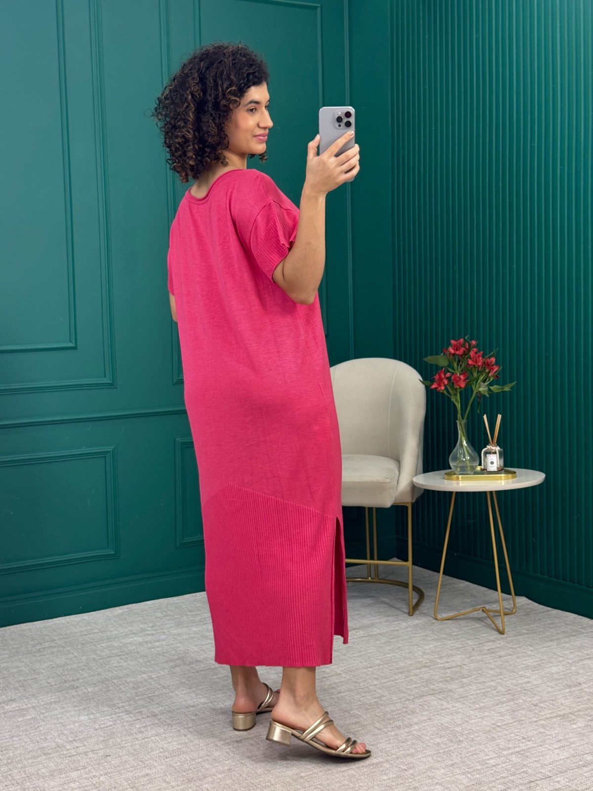 Vestido Midi Rosa em Tricot com 25% Seda e  Fenda - Maria Pavan