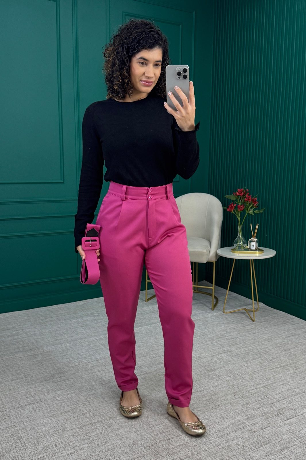 Calça de Alfaiataria Rosa Pink com Pregas e Cinto Forrado