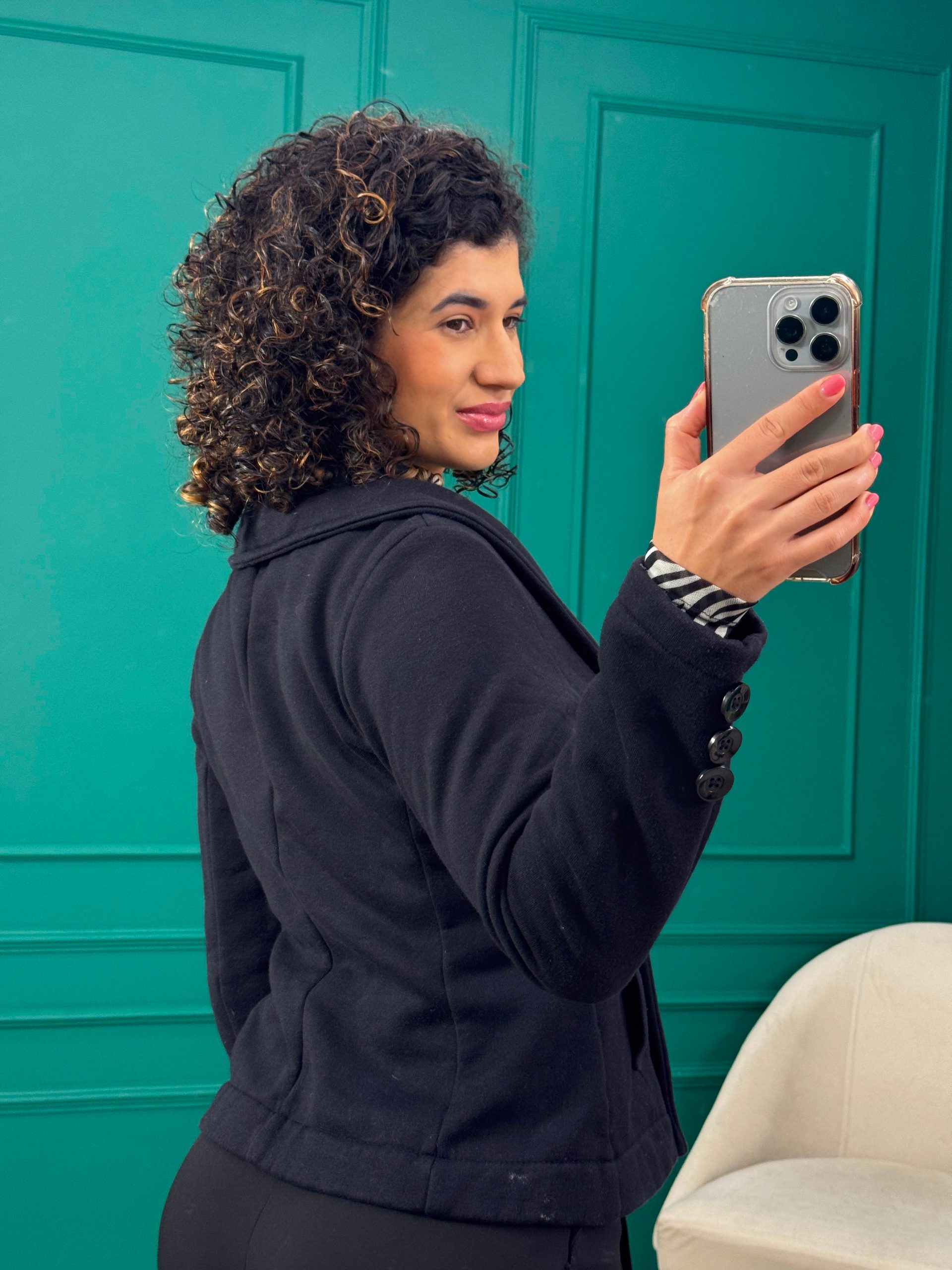 Blazer Cropped Preto em Moletom