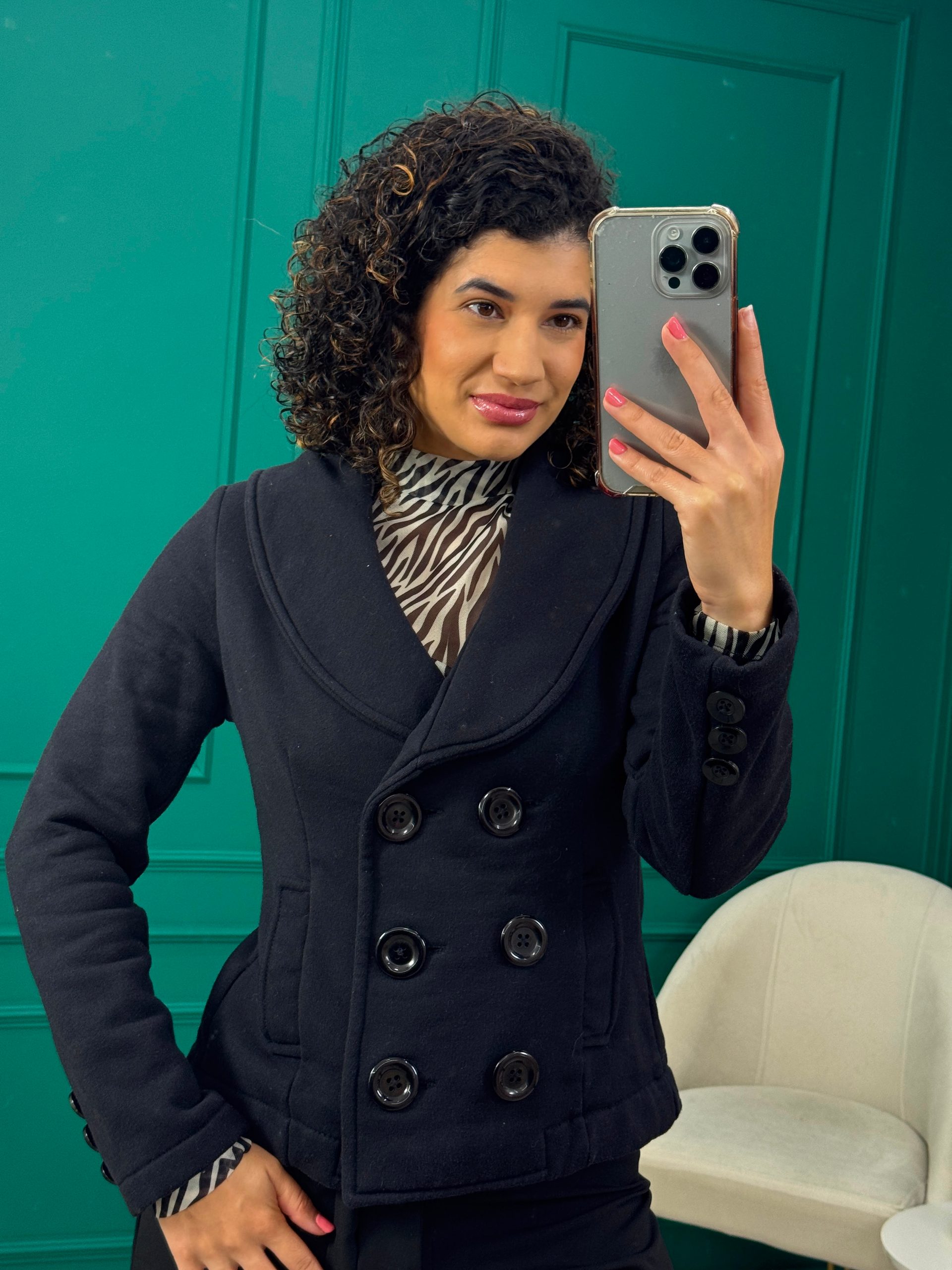 Blazer Cropped Preto em Moletom