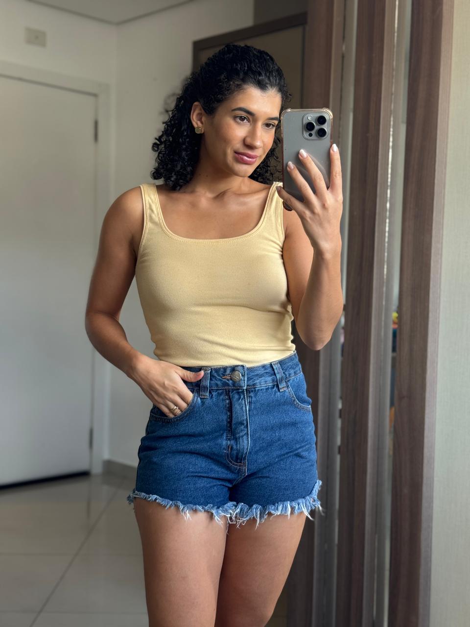 Shorts Jeans 100% Algodão com Cós Alto e Desfiado - Lady Rock