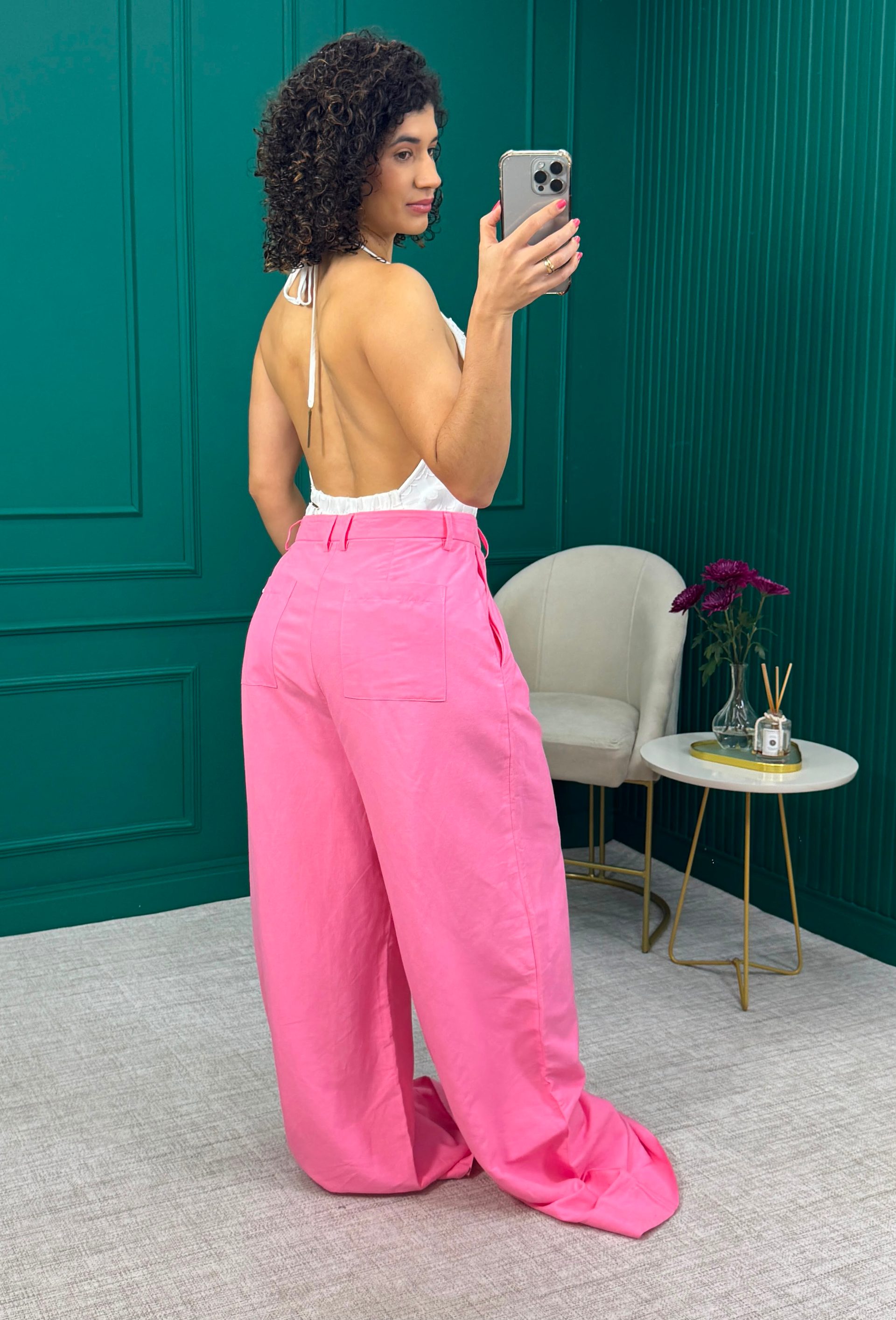 Calça Pantalona Rosa em Viscolinho Alfaiataria com Fechamento Interno - Colcci