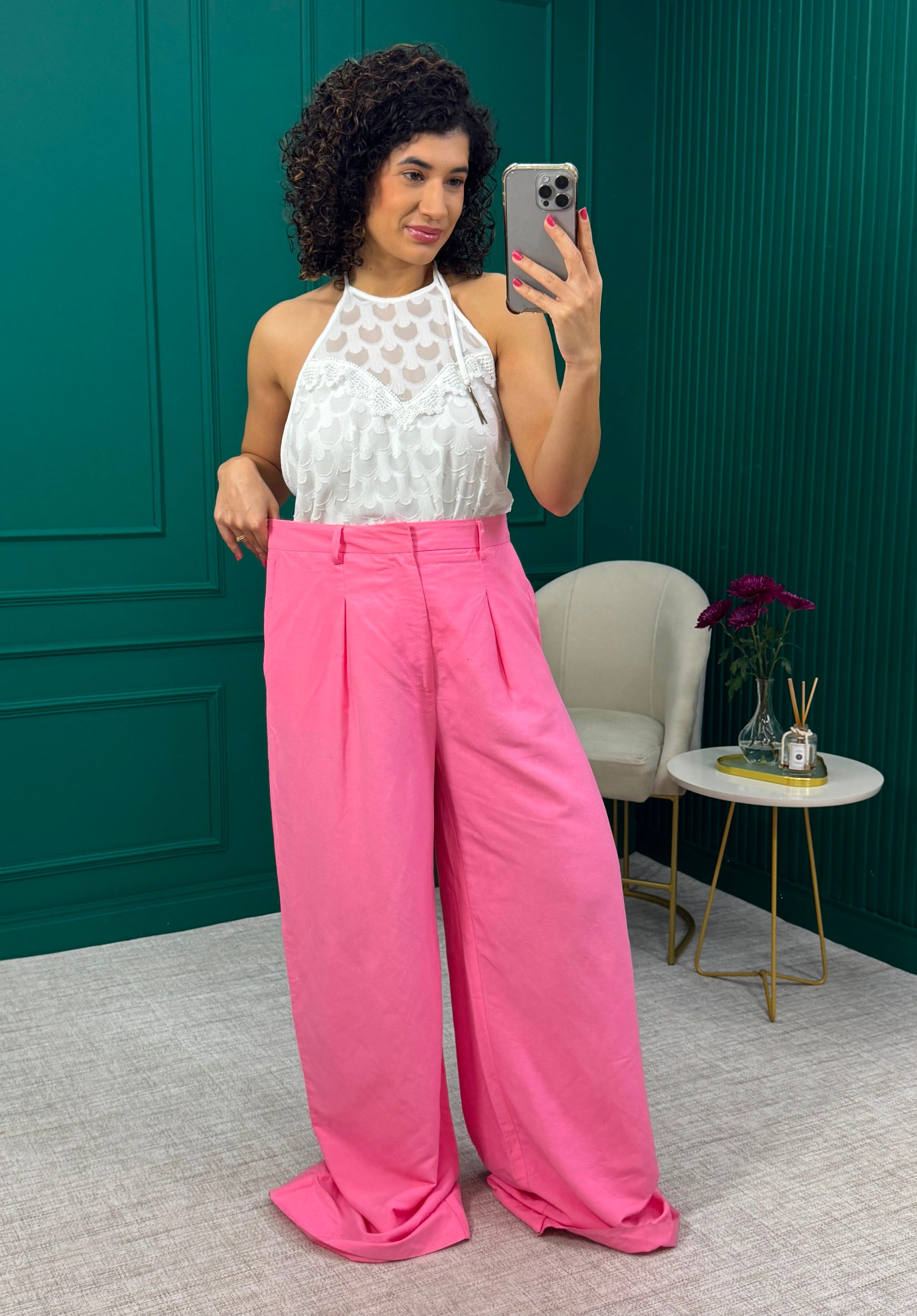 Calça Pantalona Rosa em Viscolinho Alfaiataria com Fechamento Interno - Colcci