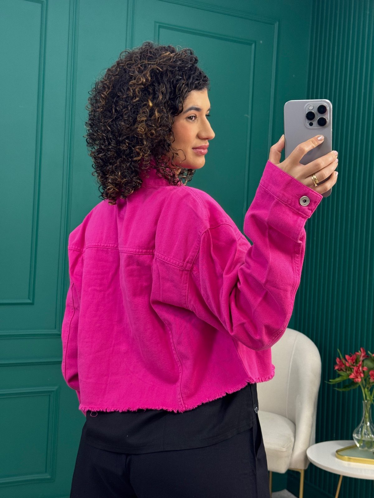 Jaqueta Jeans Cropped Pink 100% Algodão com Barra Desfiada - Areazul