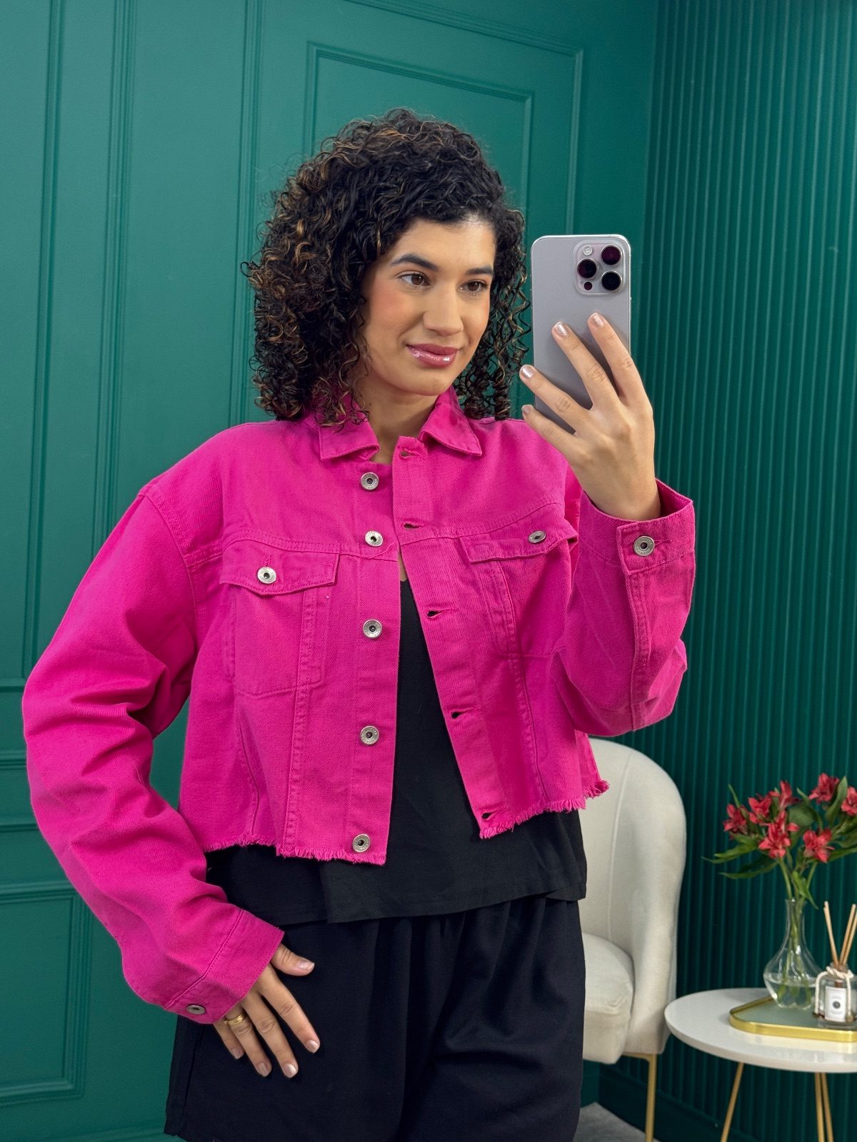 Jaqueta Jeans Cropped Pink 100% Algodão com Barra Desfiada - Areazul