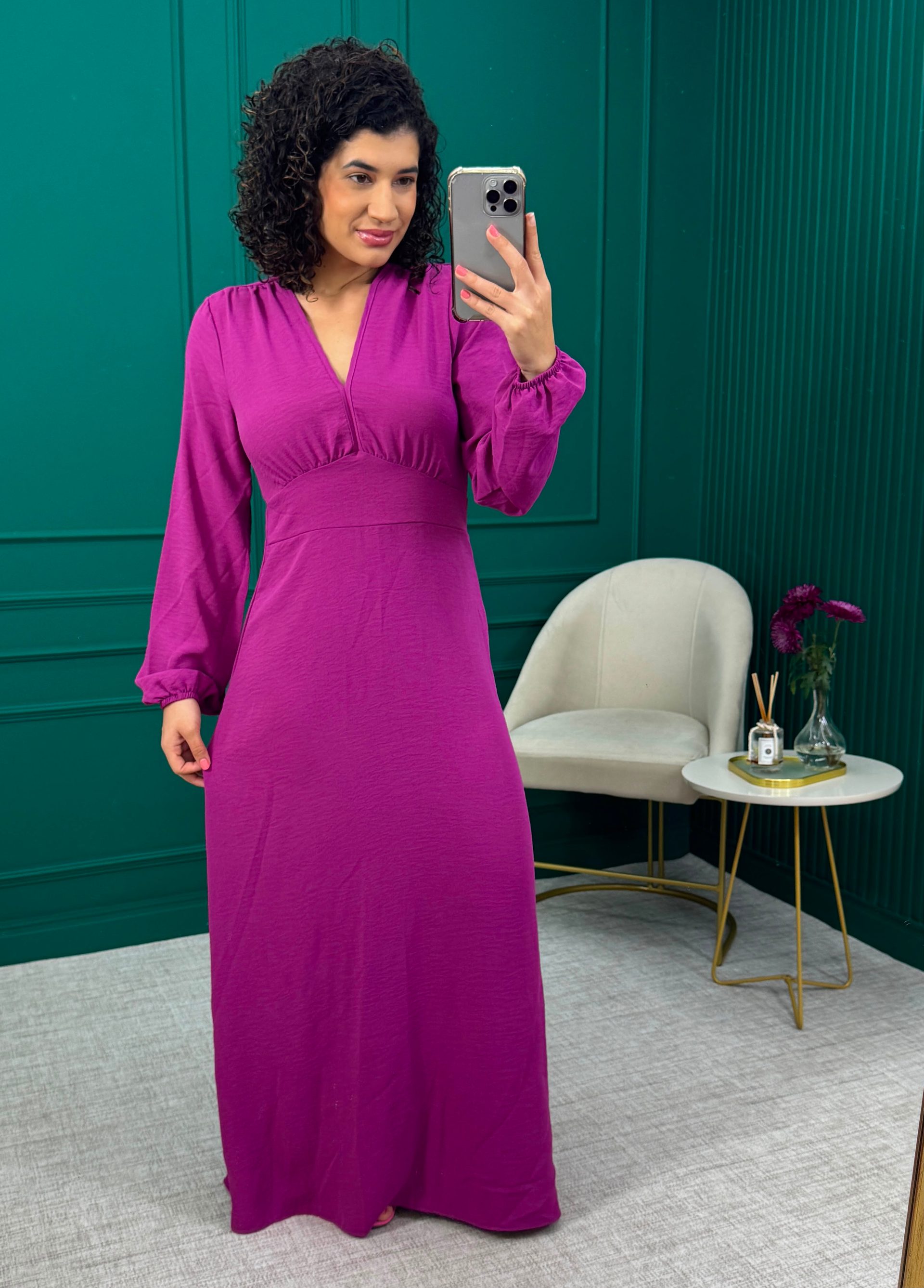 Vestido Longo Roxo em Crepe Duna com Decote V e Manga Longa - Patricia Foster