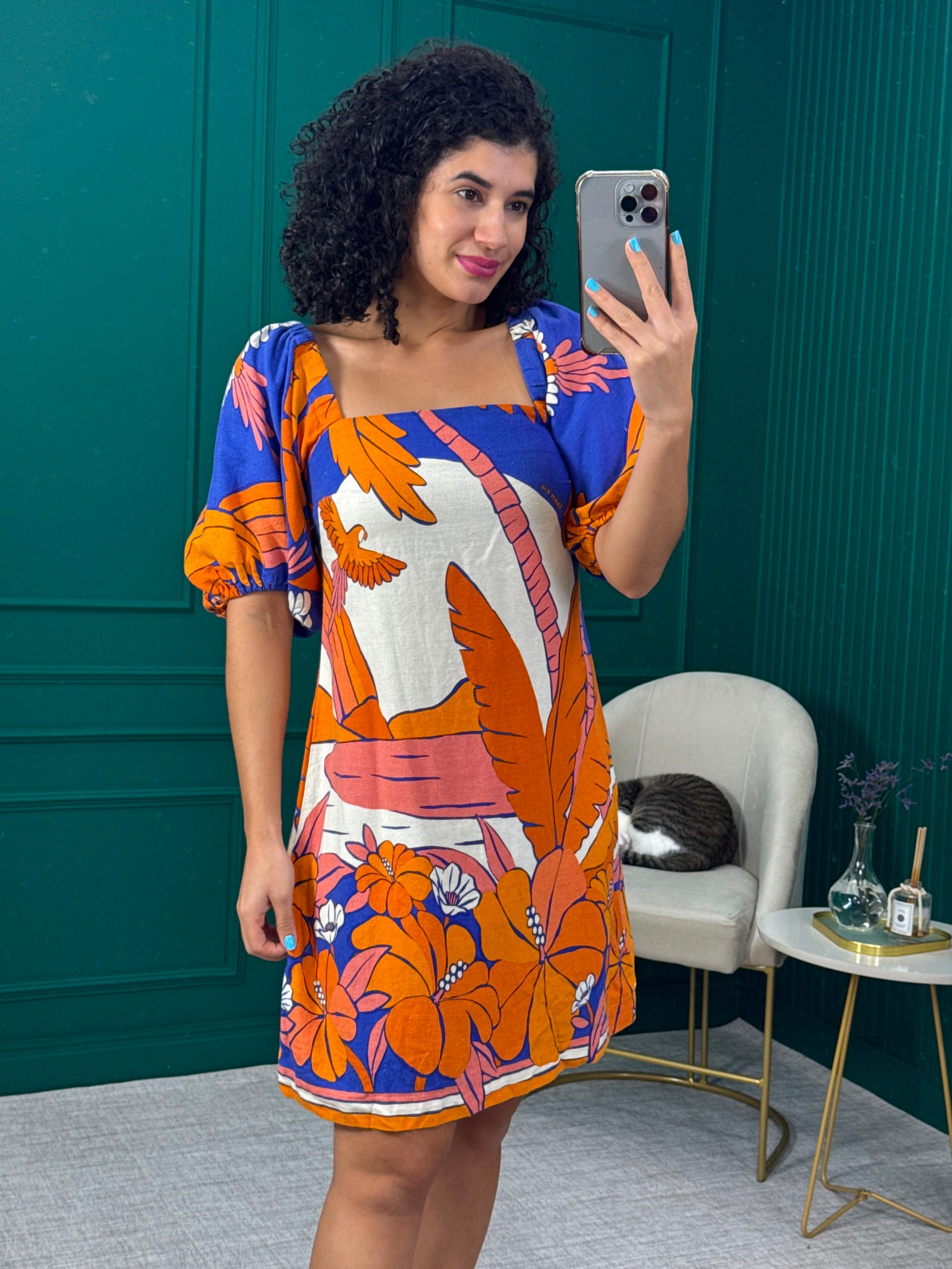 Vestido em viscolinho laranja e azul estampa tropical - FARM