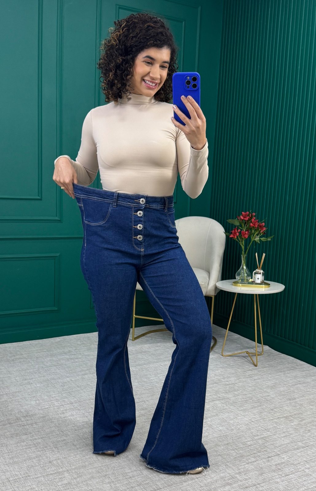 Calça Jeans Flare Azul Escuro Cintura Alta com Botões e Barra Desfiada - AEK