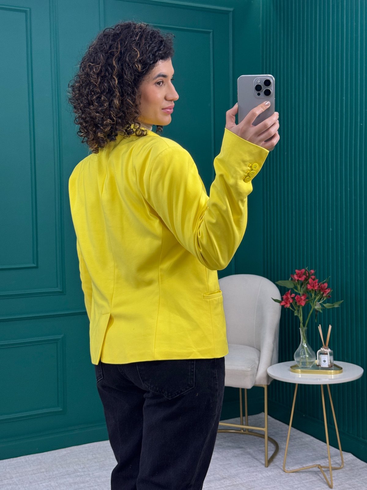 Blazer Amarelo com Forro Listrado, Ombreira e botões de metal esmaltados - Zara
