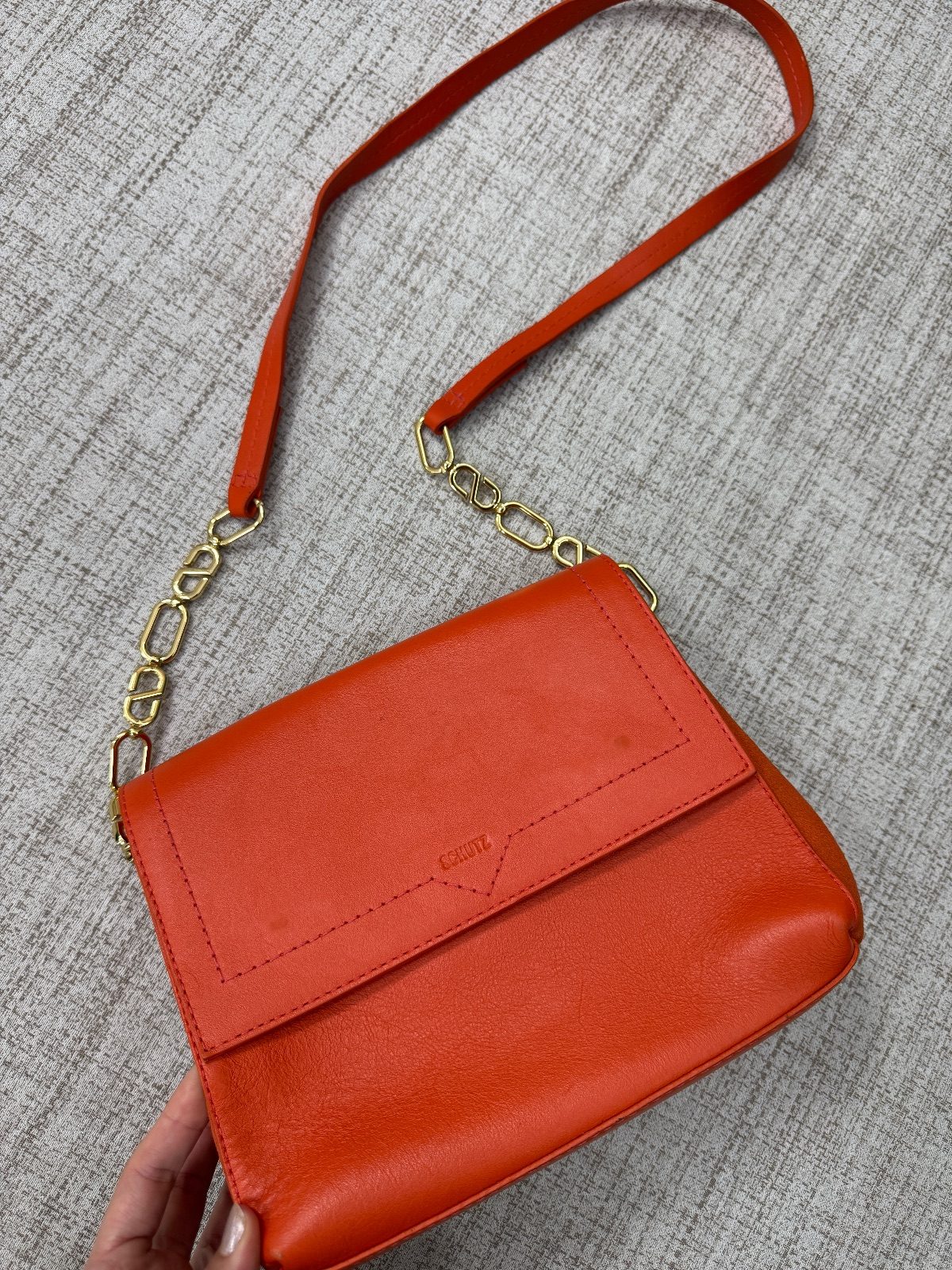 Bolsa Couro Laranja com Alça em Corrente Dourada - Schutz