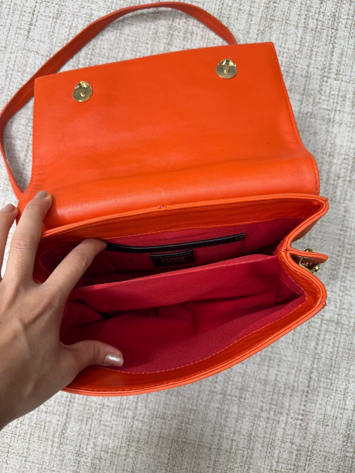 Bolsa Couro Laranja com Alça em Corrente Dourada - Schutz