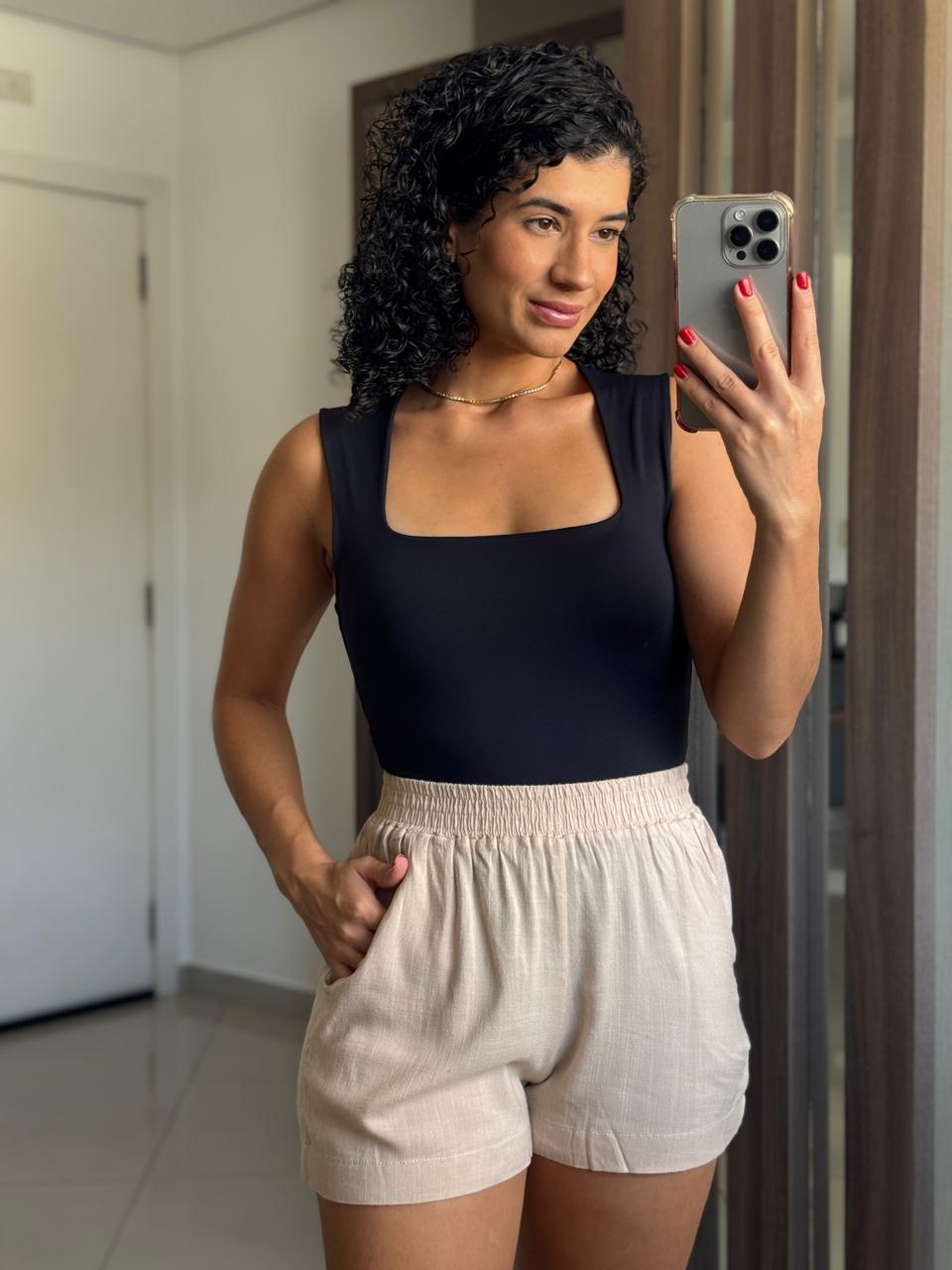 Shorts de Viscose Bege Claro com Elástico e Bolso - Monatega