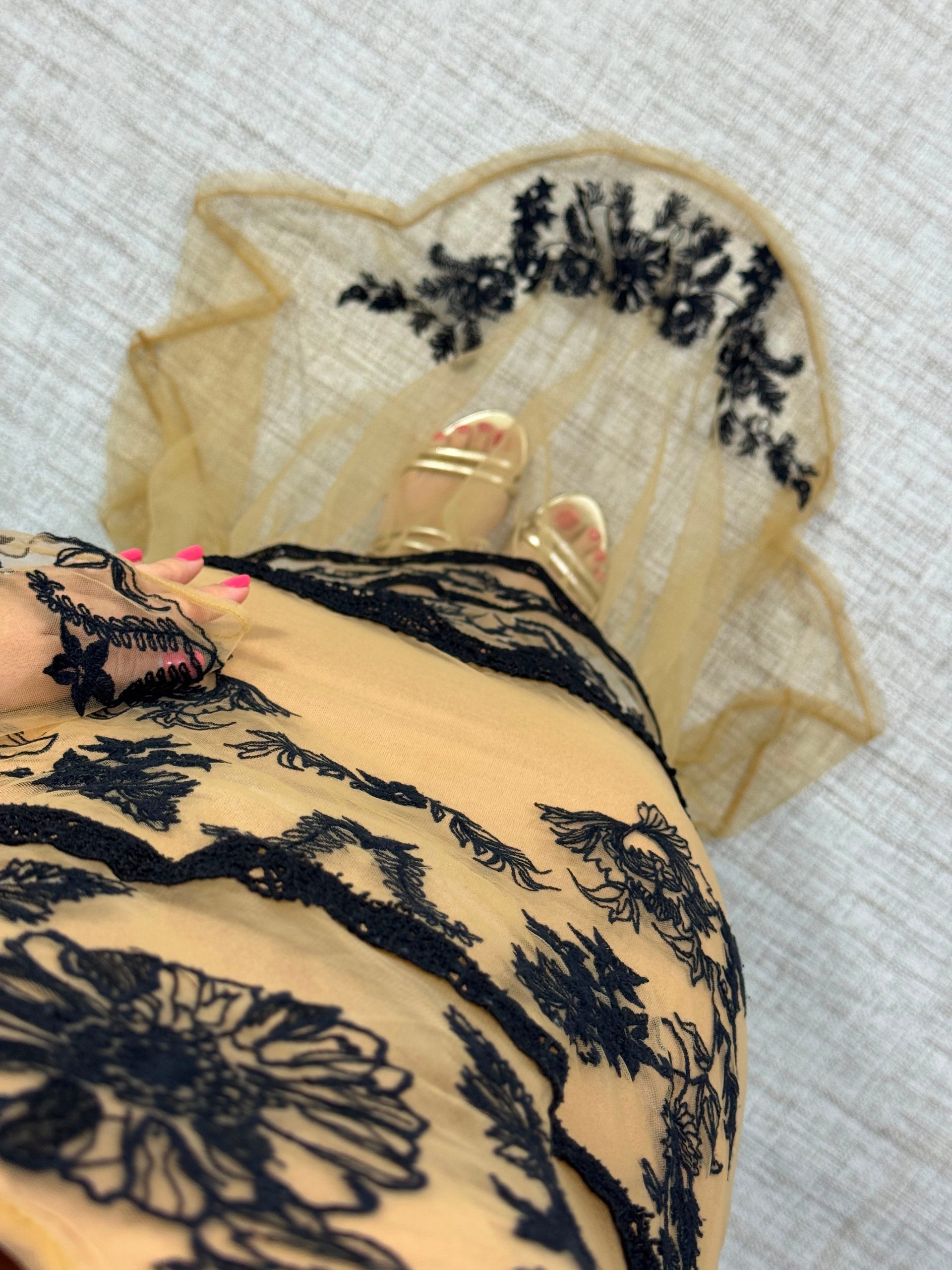 Vestido Longo de Tule Transparente com Renda e Forro Regulável - Colcci