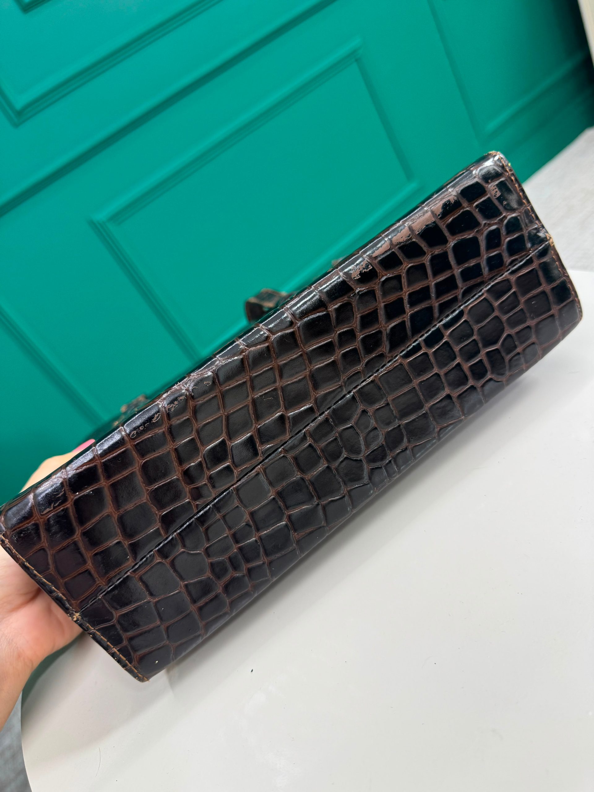 Bolsa em Couro de Ombro Estruturada Marrom Escuro Textura Croco 26x31 - Courart