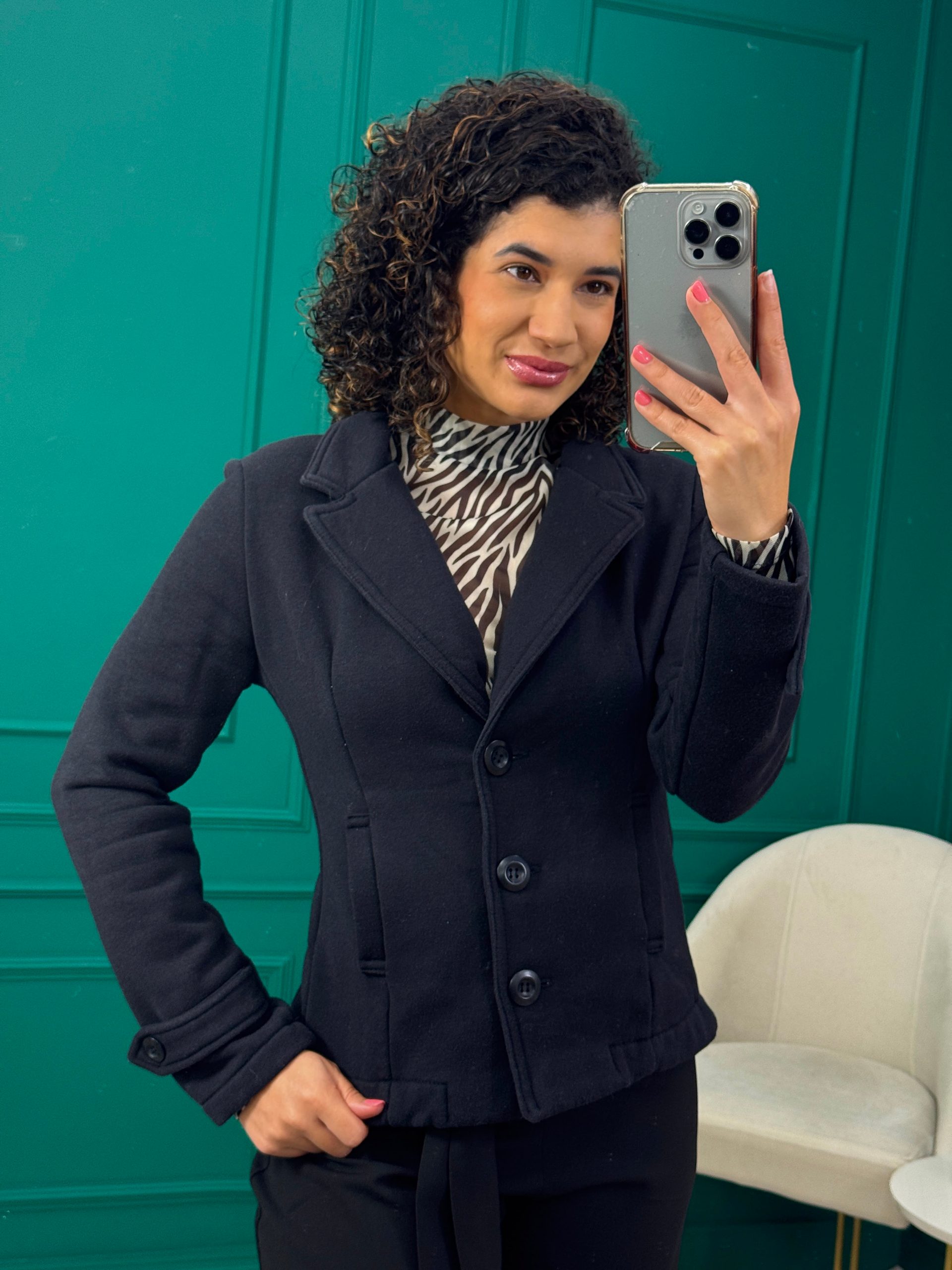 Blazer Cropped Preto em Moletom