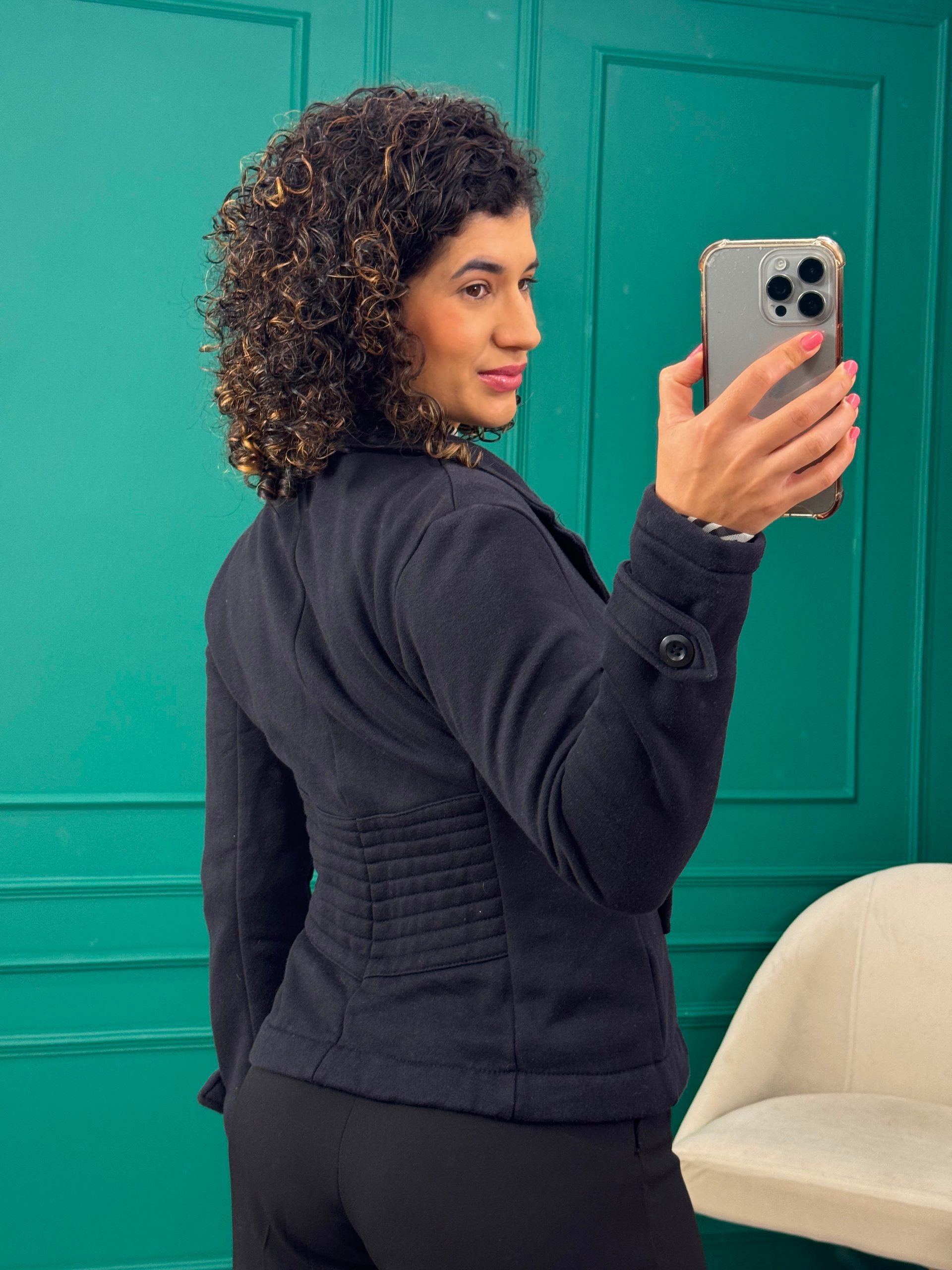 Blazer Cropped Preto em Moletom